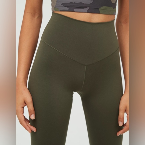 OFFLINE By Aerie Real Me High Waisted Legging in Olive Green Size Large - Picture 2 of 7